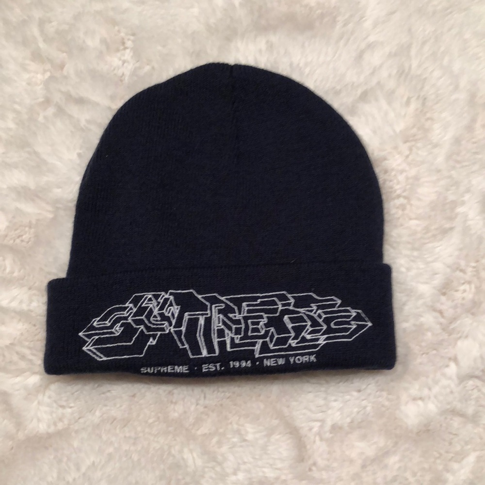 Navy supreme beenie- never worn… plastic tag holder still on
